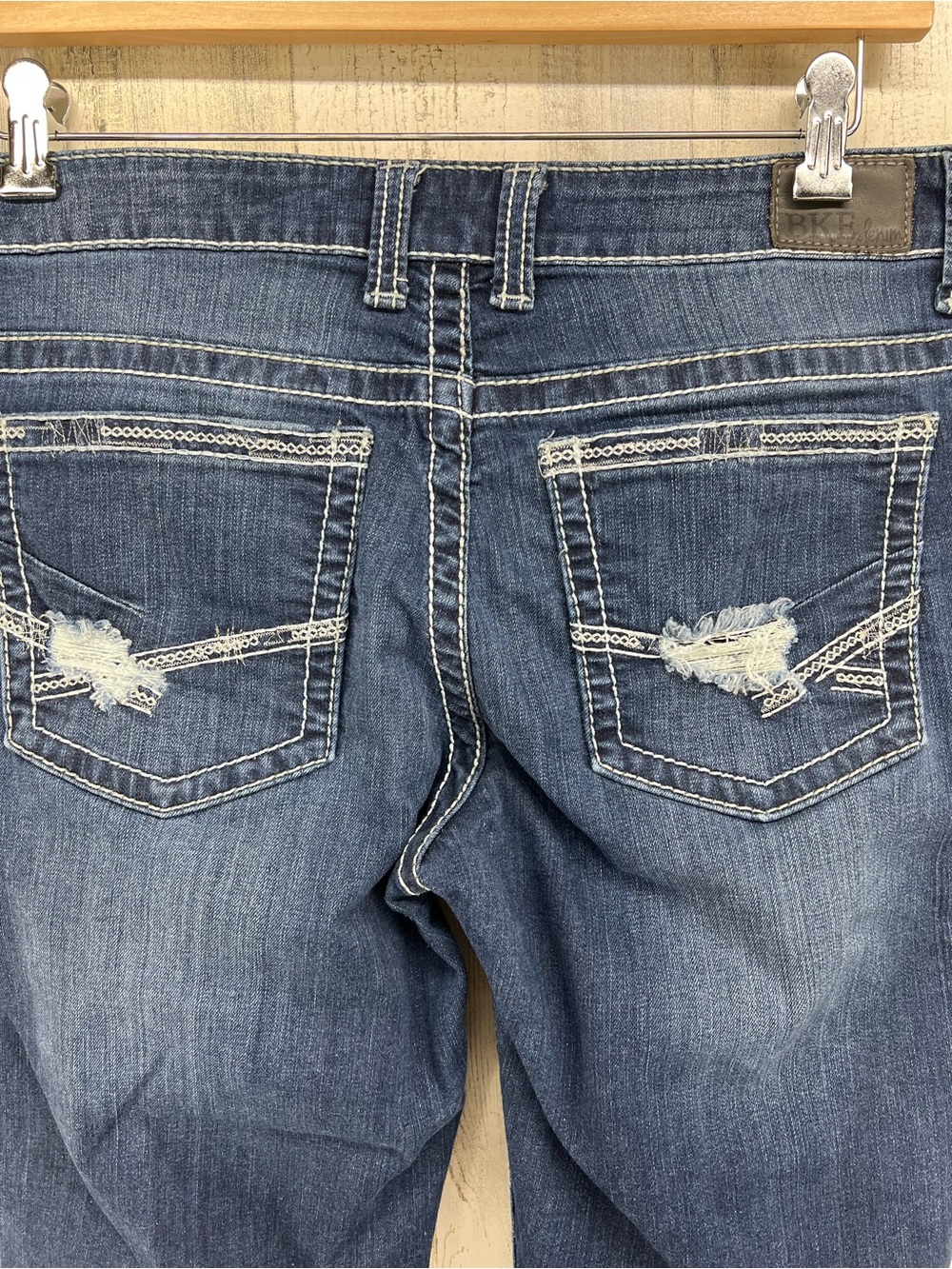 BKE Payton Mid Rise Straight Distressed Denim Jeans Womens W33L - Picture 4 of 8